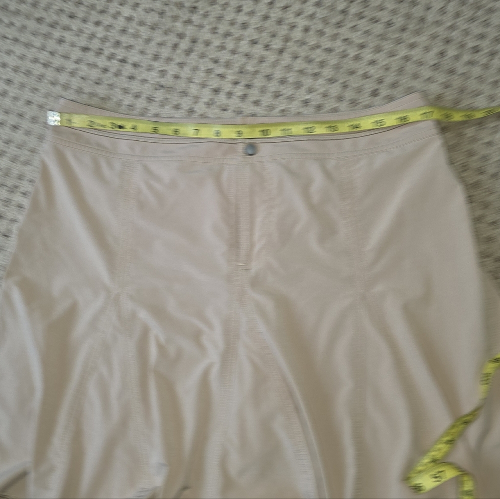 Title Nine Women's Beige Skort - Picture 6 of 9